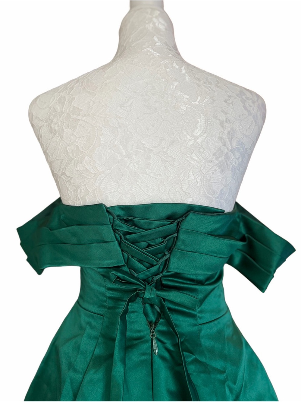Emerald Green Off-the-Shoulder Satin Cocktail Dress Size 0 prom, wedding guest - Picture 6 of 8